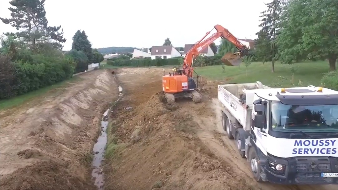 Terrassement D Un Bassin D Orage Avec Guidage D Sur La Moussy